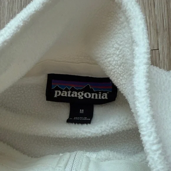 Patagonia Women's White Fleece Quarter Zip - Picture 3 of 4